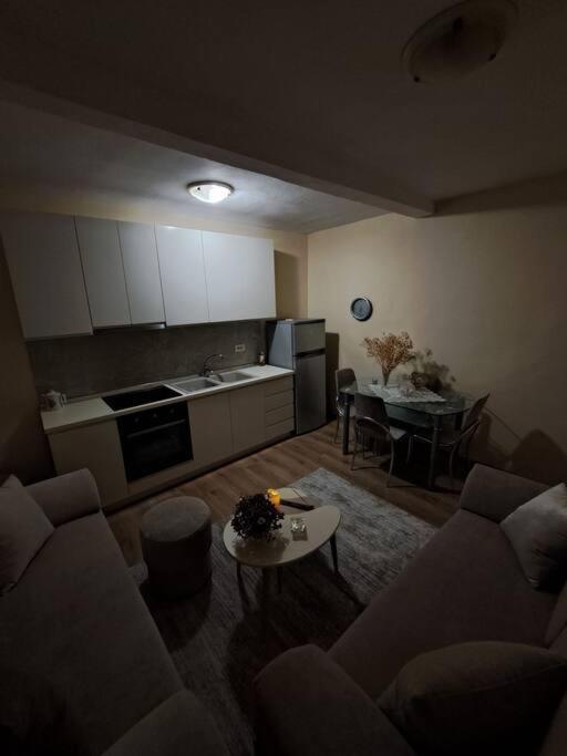 Quiet, Cozy, Luminous Apartment Tirana Esterno foto